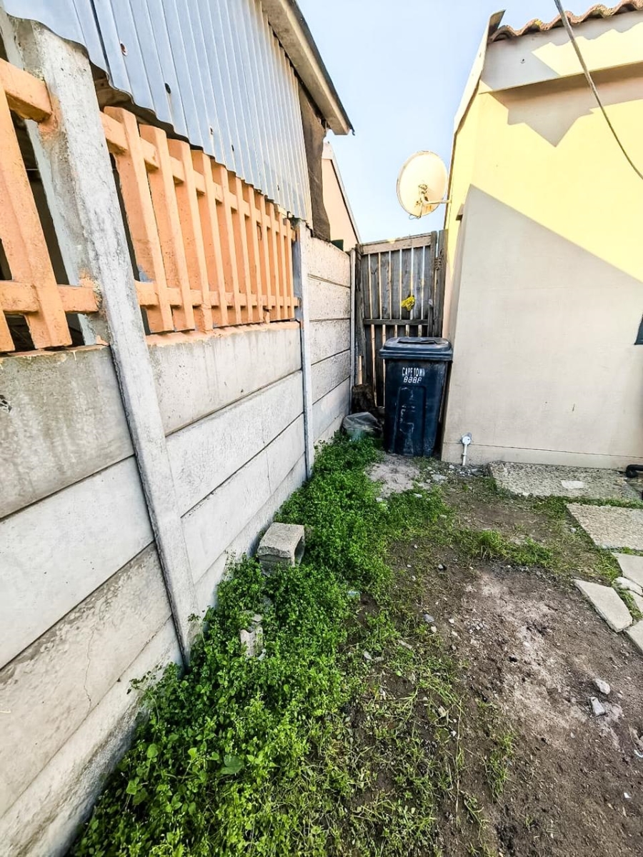 2 Bedroom Property for Sale in Pelican Park Western Cape